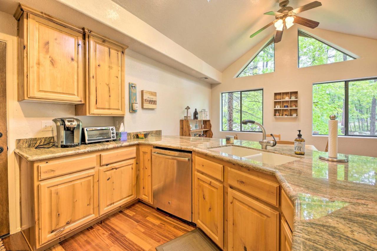 Lush Pinetop Retreat With Large Deck And Wooded Yard! Eksteriør billede